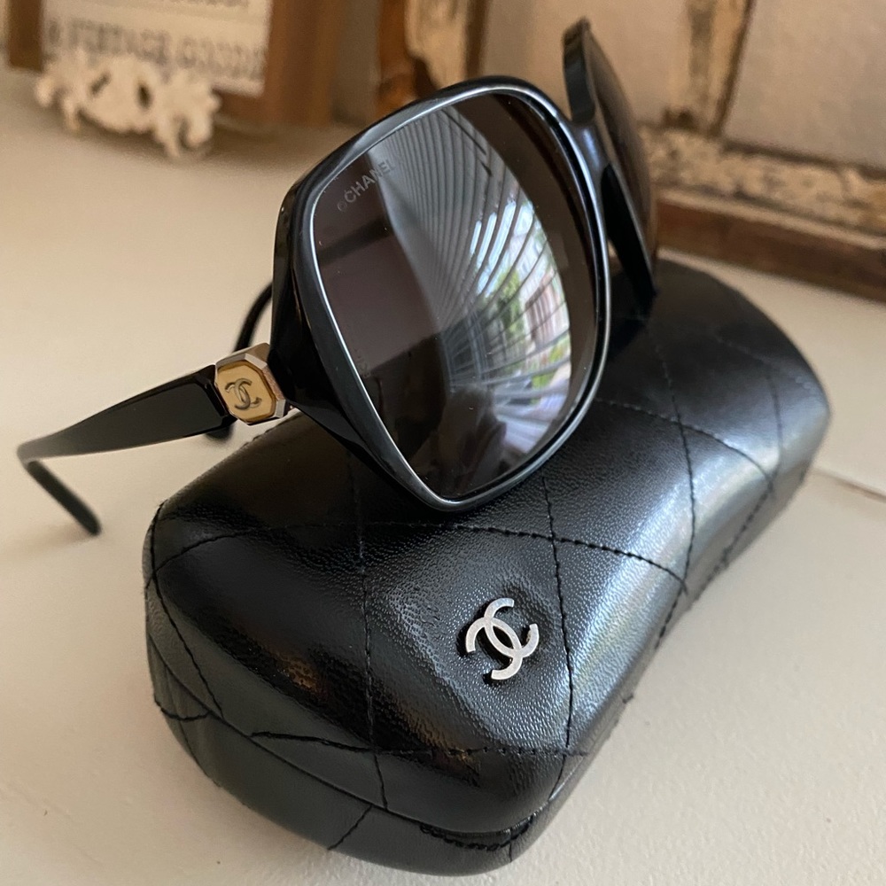 Authentic, beautiful... gently used, excellent condition.. CHANEL sunglasses.